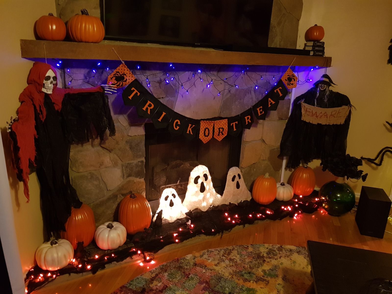 Fall & Halloween décor by Styled Spaces and Seasons